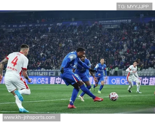 聚焦上海篮球队个人能力与欧冠足球的精彩对比与启示