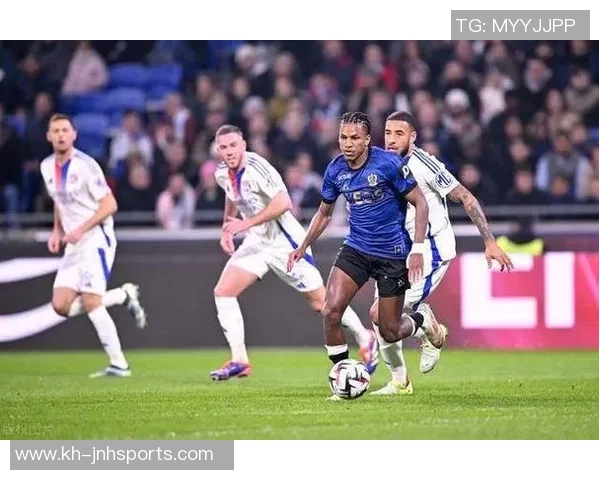 兰斯与勒阿弗尔的激烈对决谁能在法甲赛场上笑到最后